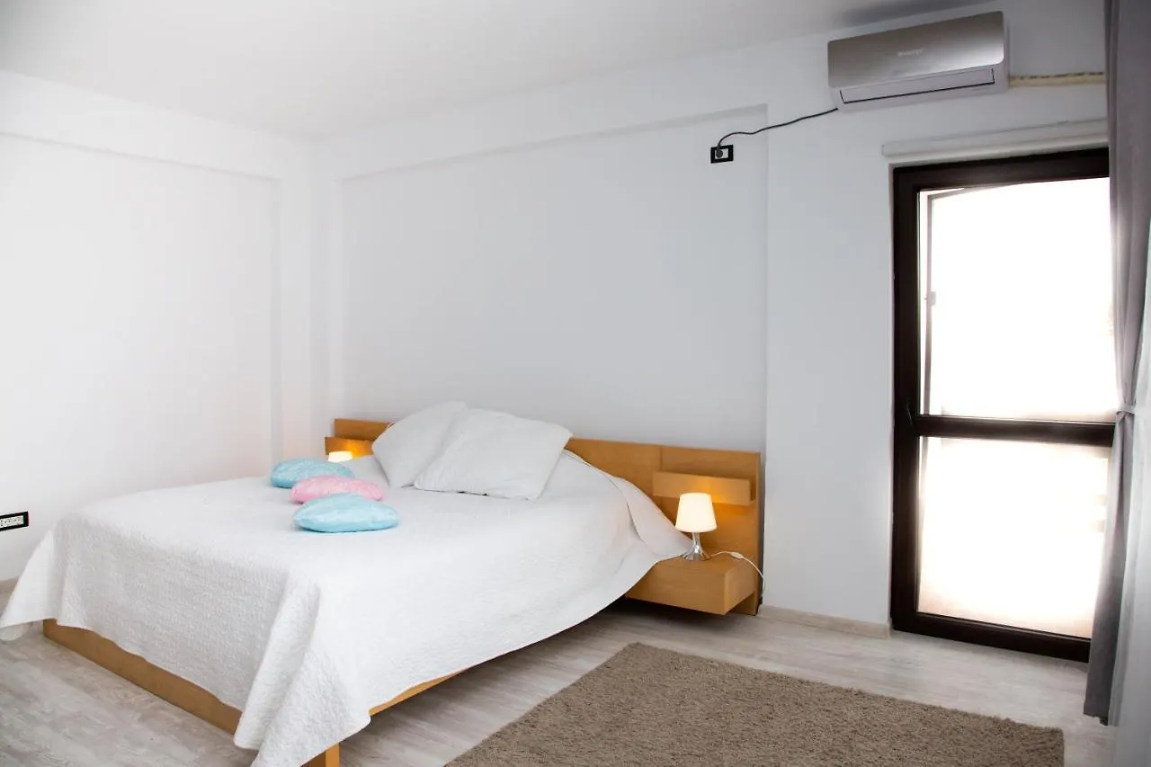 אוטופן Alex Residence 0*,